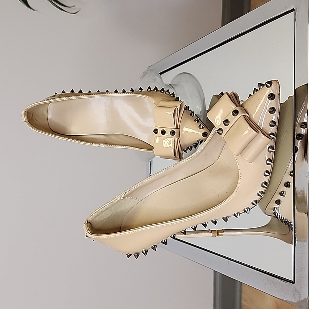 Rivets Patent Leather Pumps - Nude